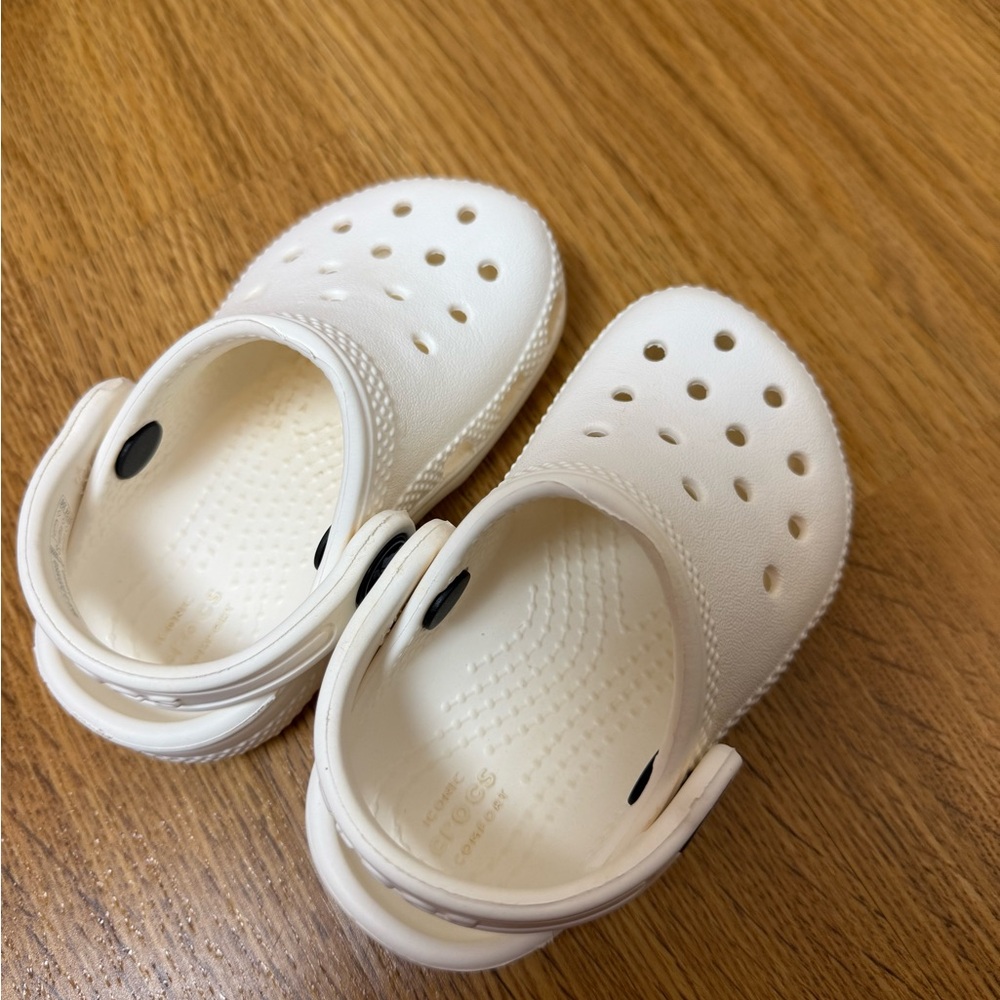 CROCS Kids White Shoes - Picture 3 of 4